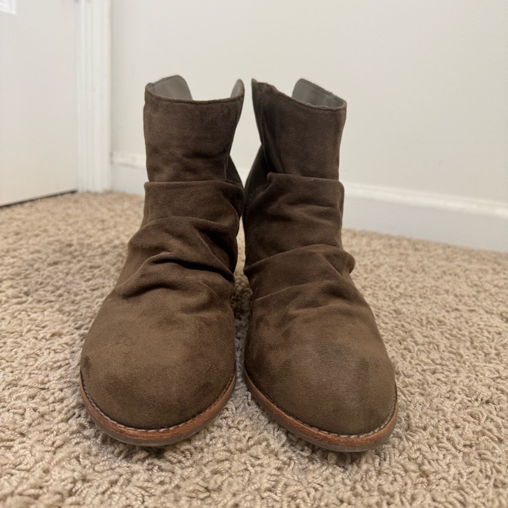 Diba Festival Brown Suede Slouch Bootie Chunky Heel Almond Toe Women's 8.5 - Picture 4 of 9